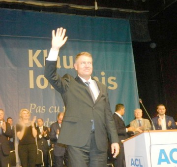 Va organiza Iohannis alegeri anticipate în 2015?